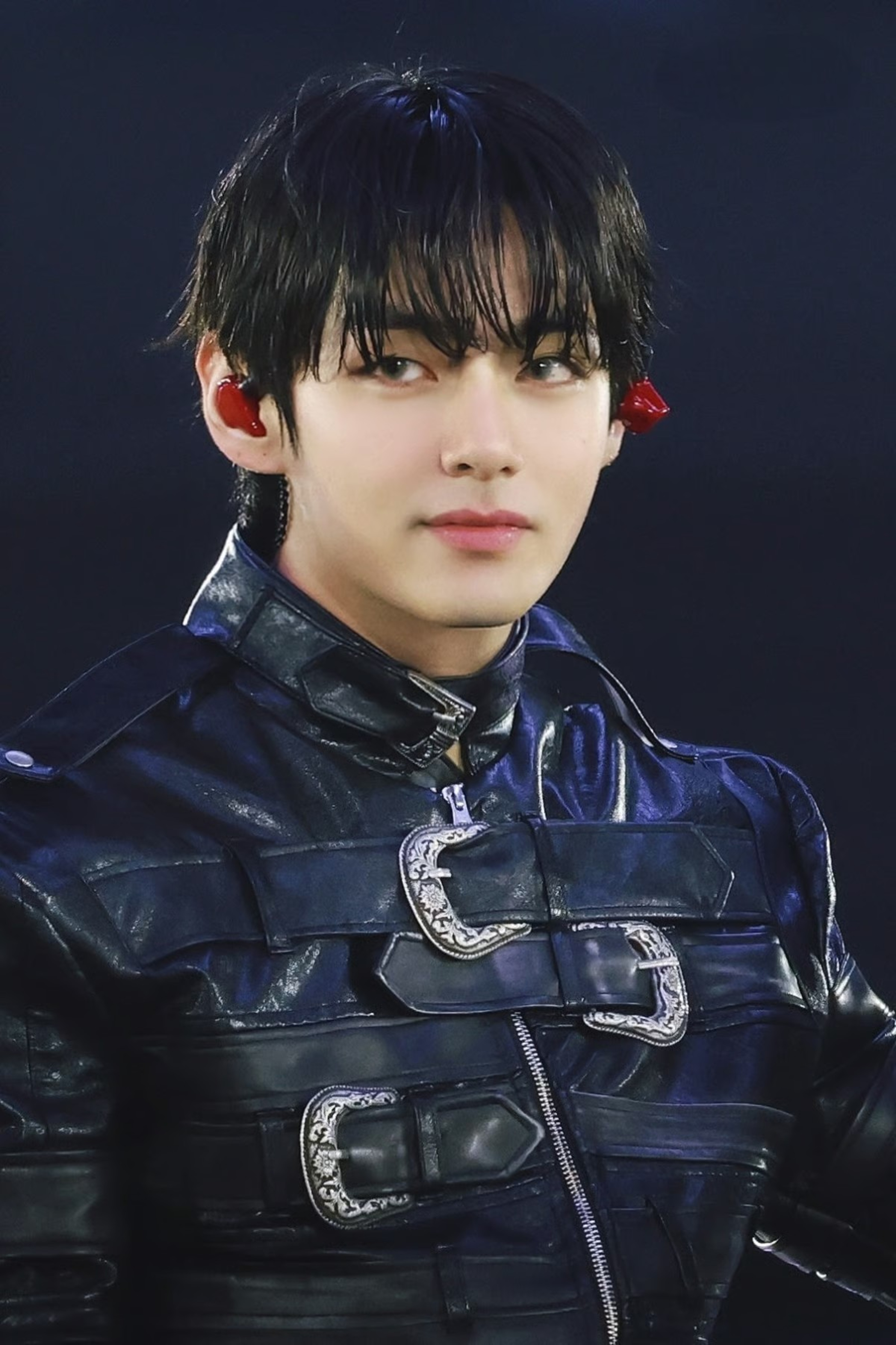 BTS V、雨中公演でも揺るがぬ完成度 | KOREA WAVE